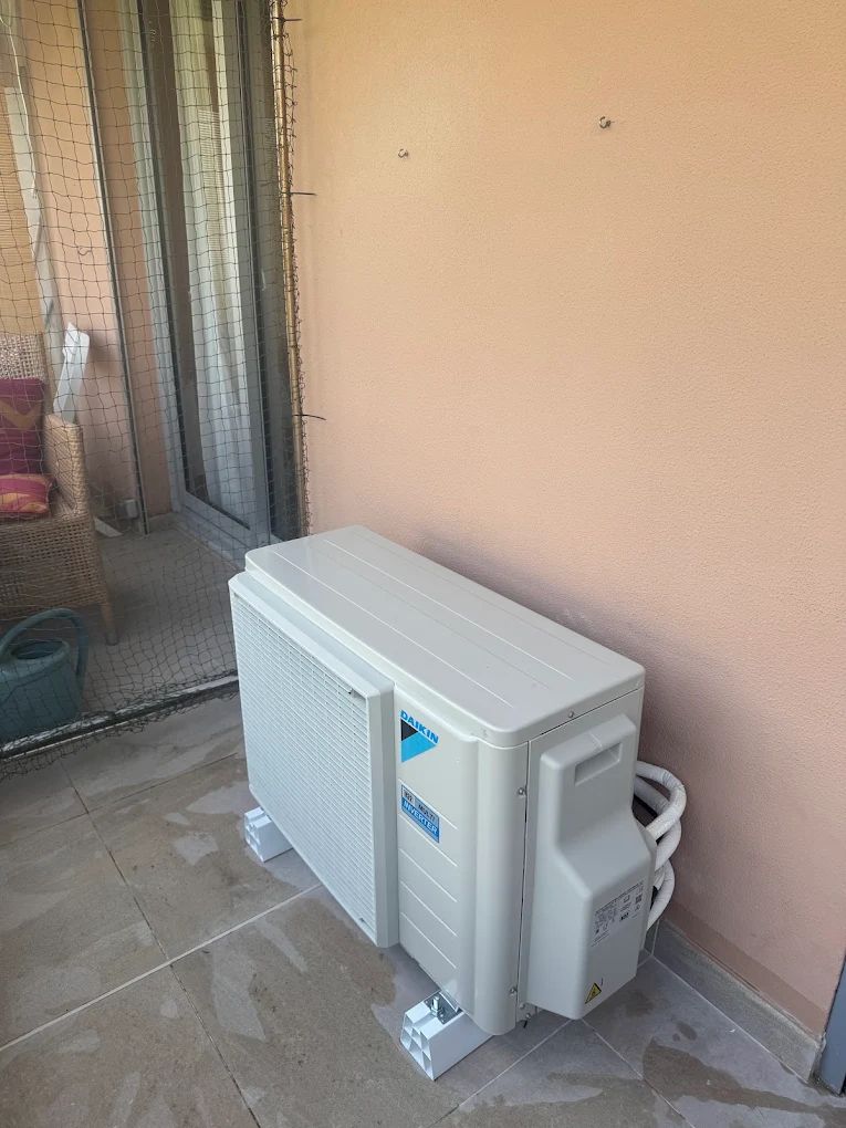 Unité extérieure Daikin sur terrasse